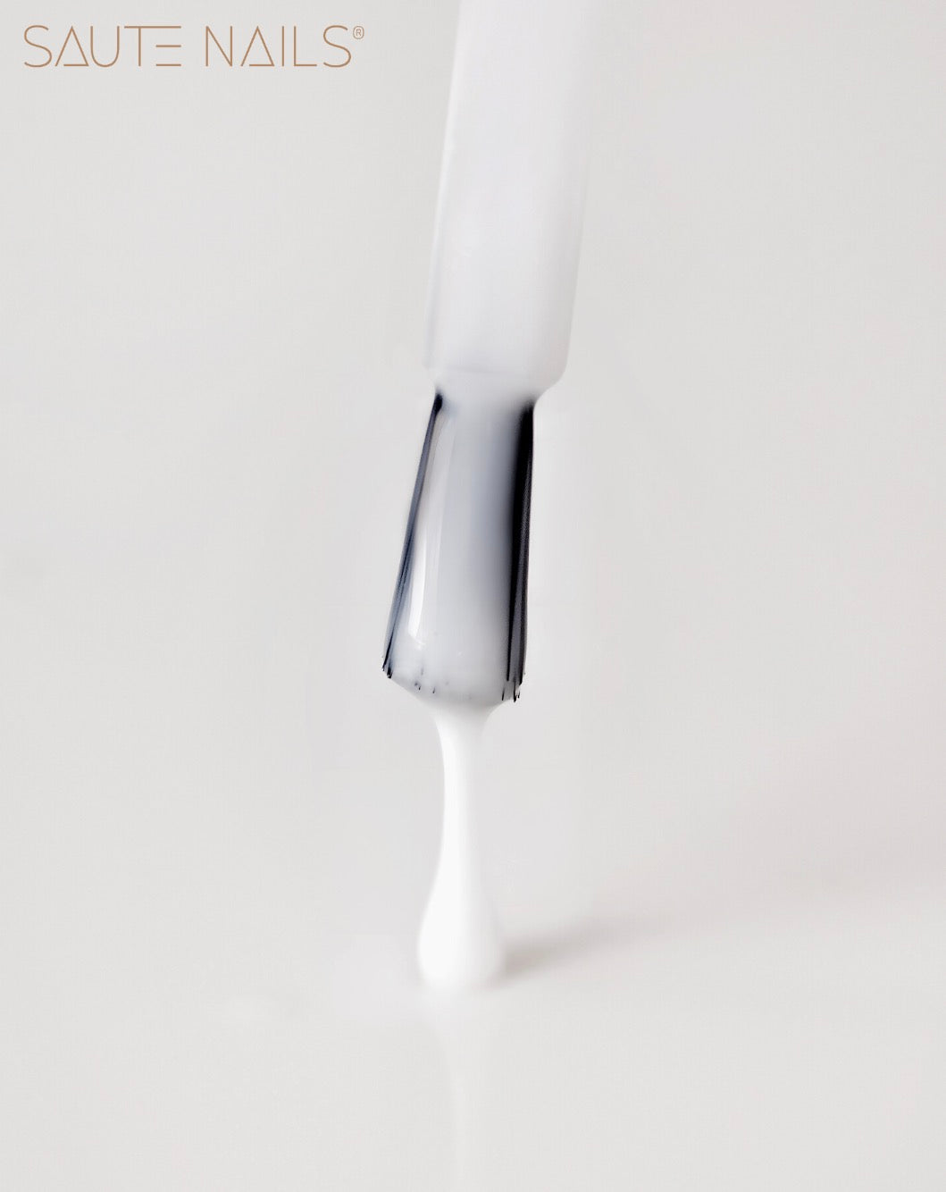 Saute Nails Milky Top No Wipe – Top Coat Brillant Sans Résidu